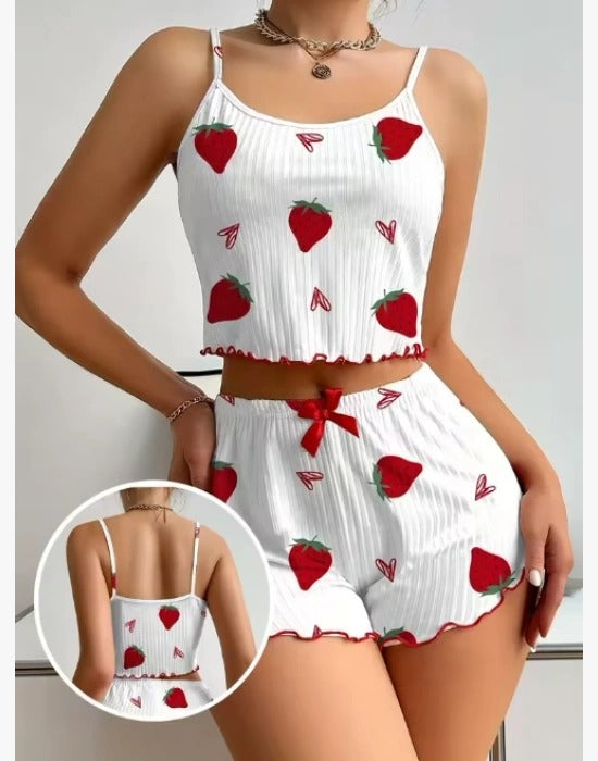 Kadın Ekru Pamuklu Çilek Desenli Şortlu Pijama Takımı