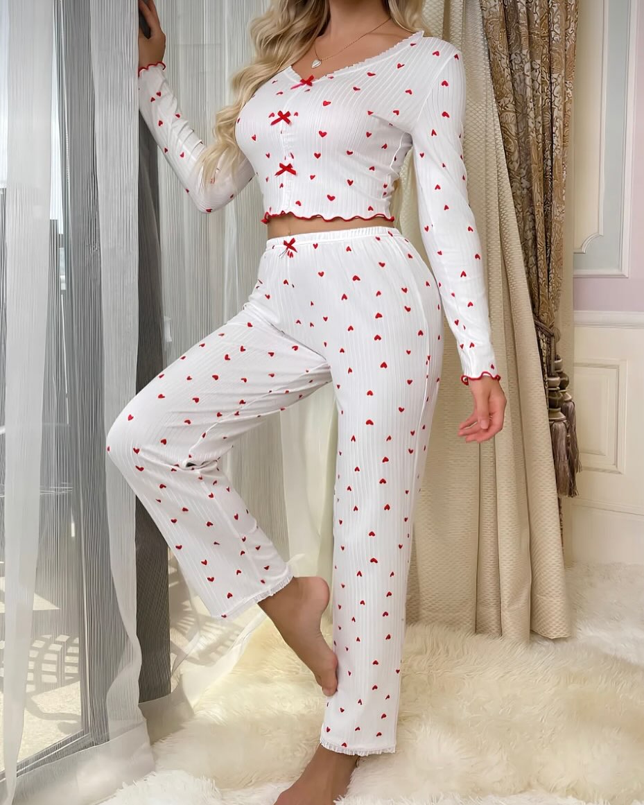 Beyaz Uzun Kollu Pamuklu Kalpli Fiyonklu Pijama Takım